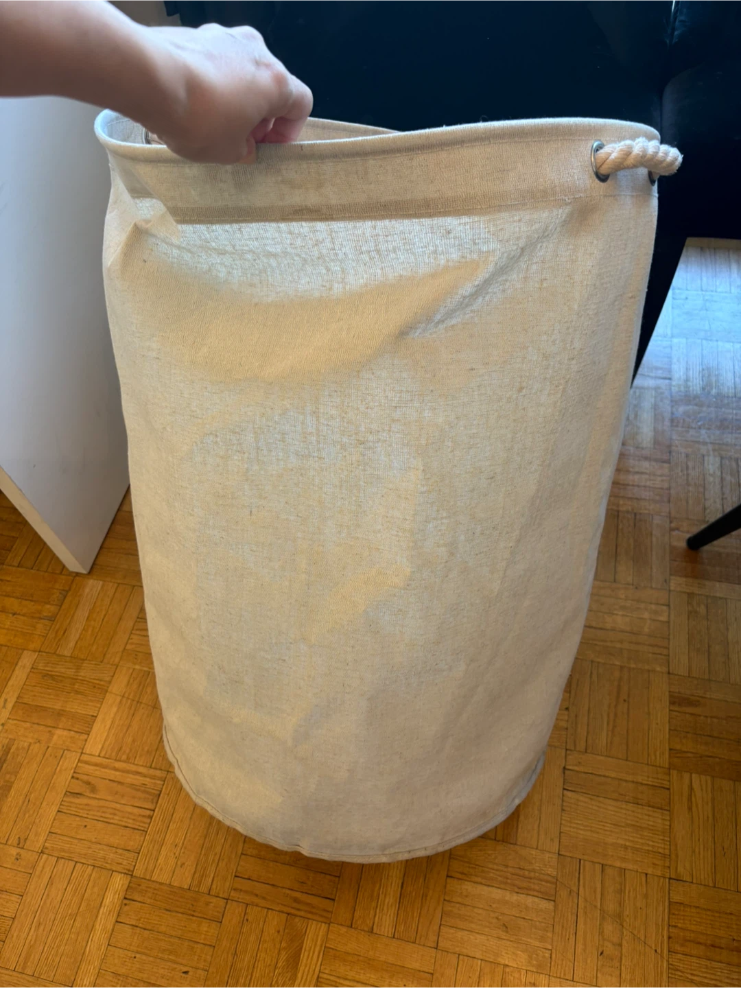 Cream fabric laundry hamper with rope handles - photo 2