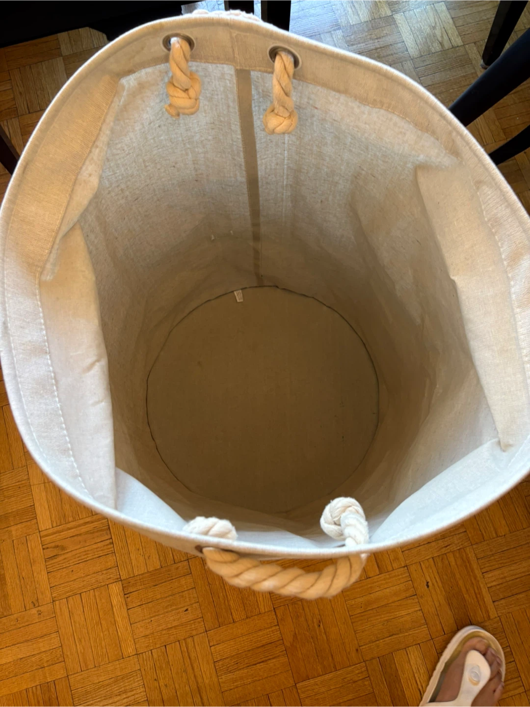 Cream fabric laundry hamper with rope handles - photo 3