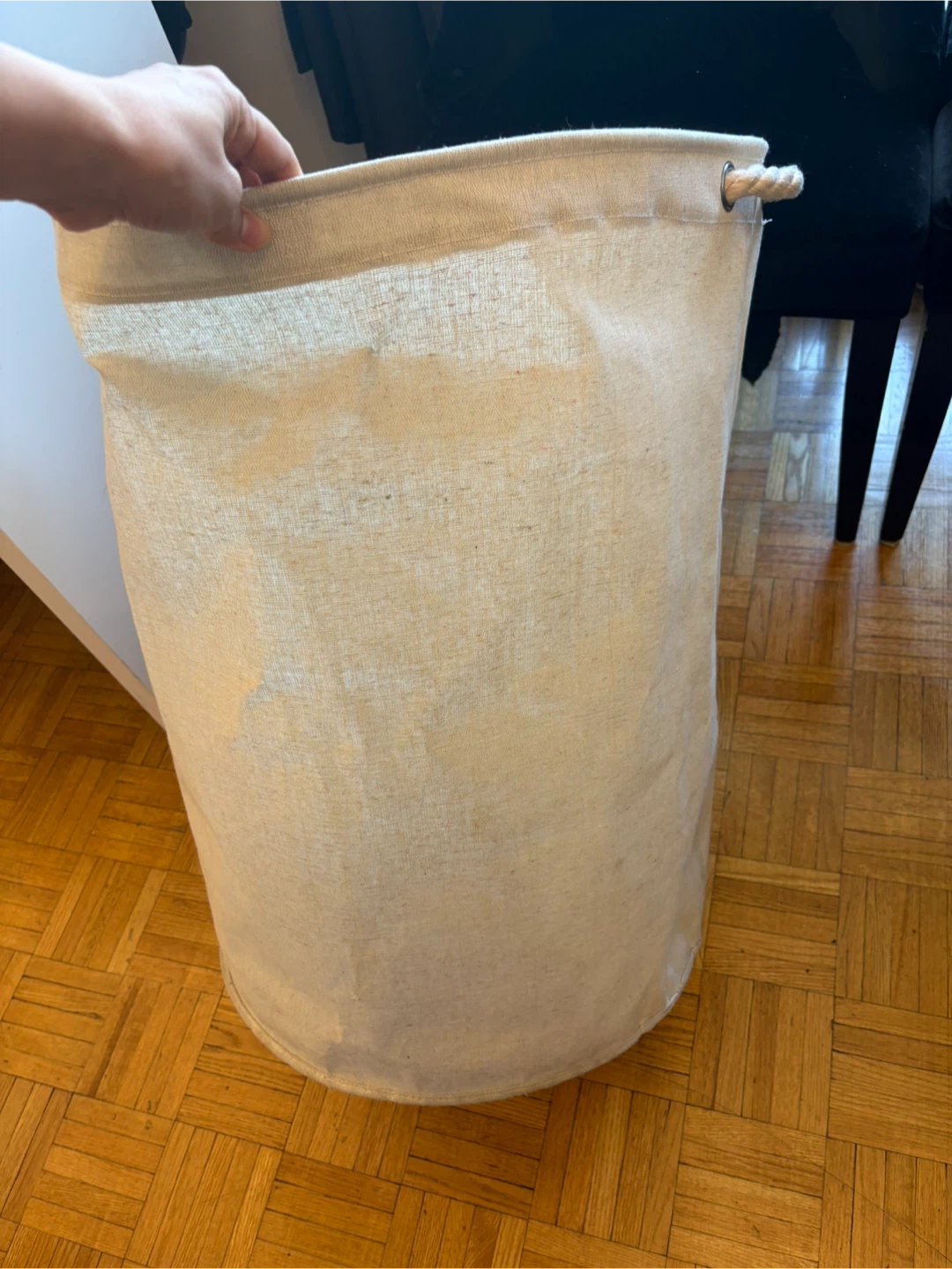 Cream fabric laundry hamper with rope handles - photo 4