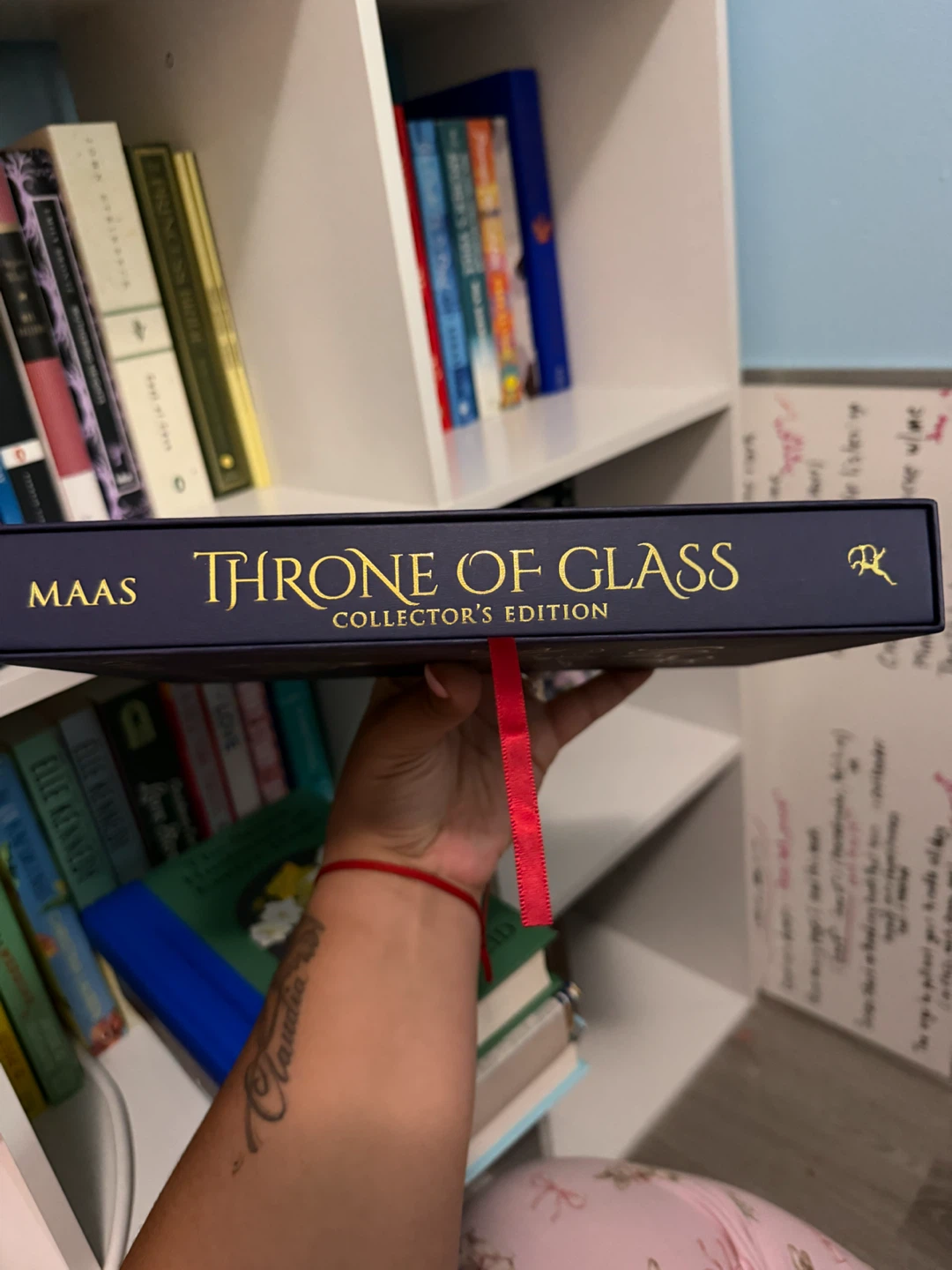 Throne of Glass Collector's Edition by Sarah J. Maas - photo 2