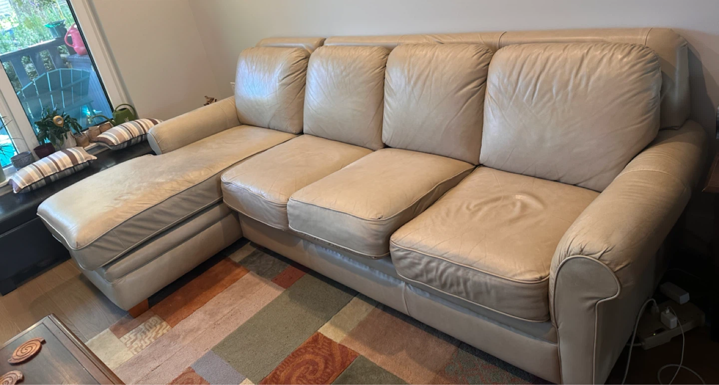La-Z Boy Leather Couch - photo 3