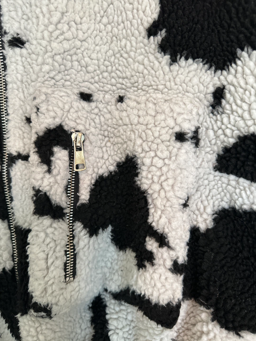 Elodie saks fifth ave Cow Print Fleece Jacket - photo 3