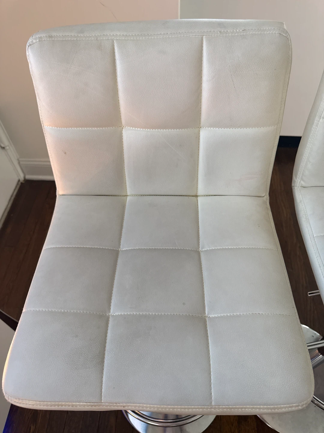 2 white bar stools - photo 3