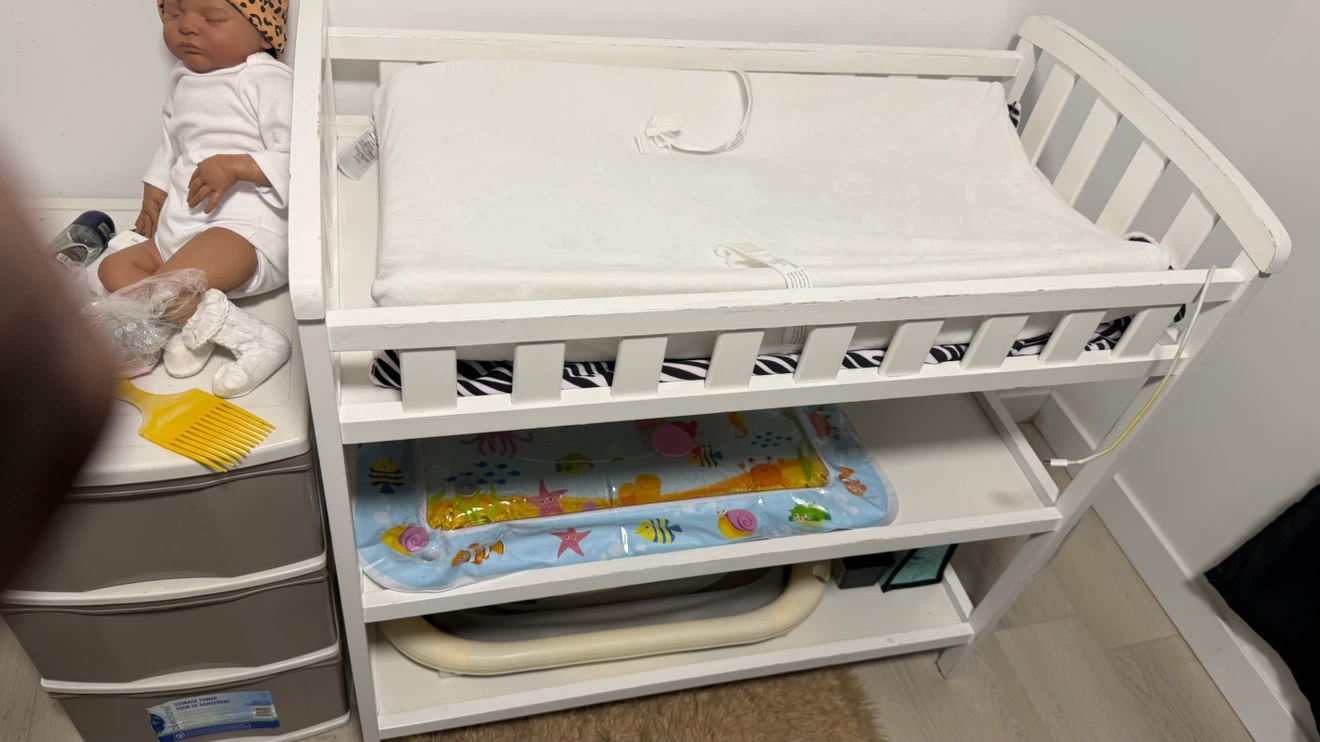 White wooden changing table with storage shelves - photo 2
