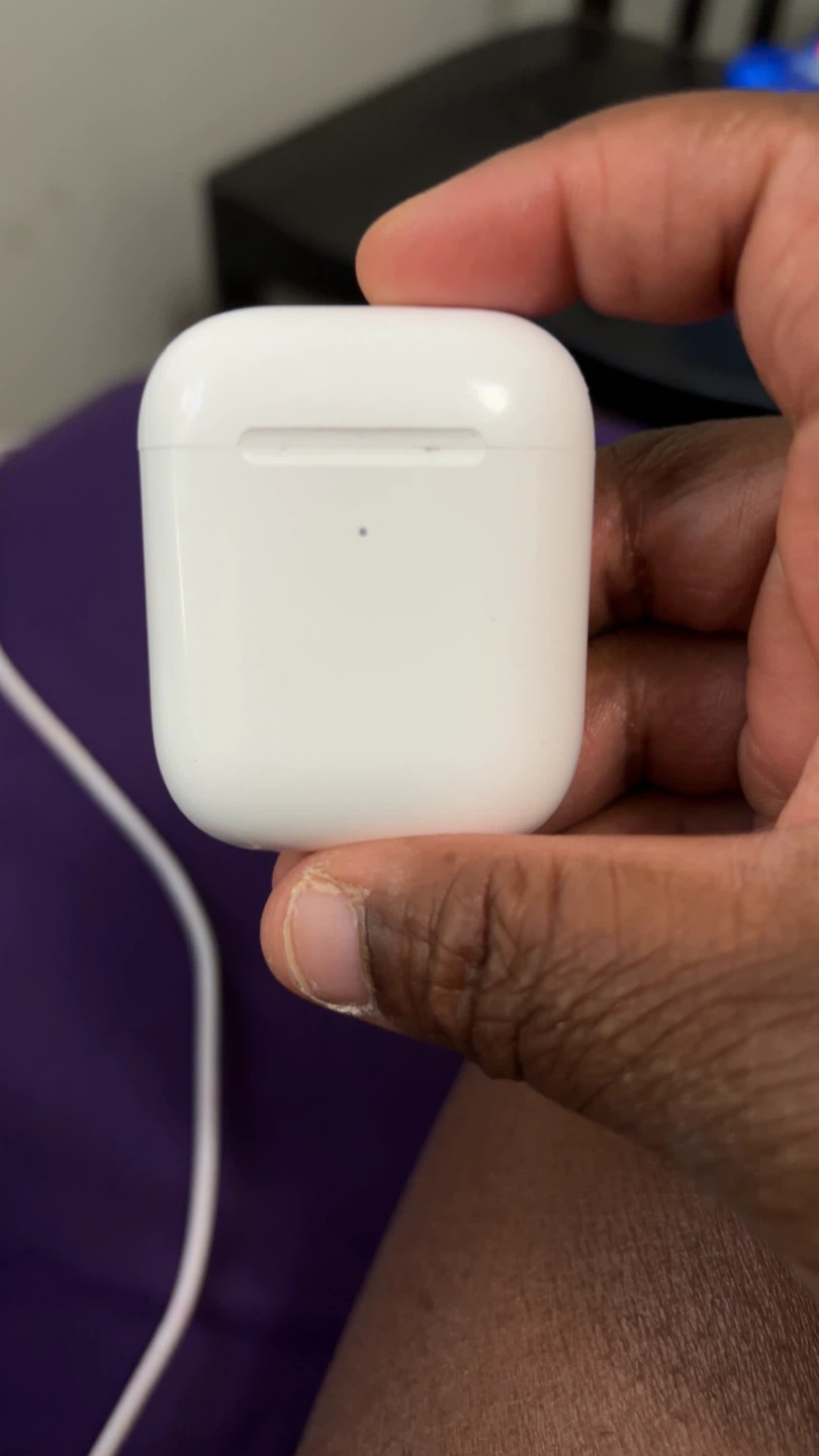 Apple AirPods Charging Case - photo 2