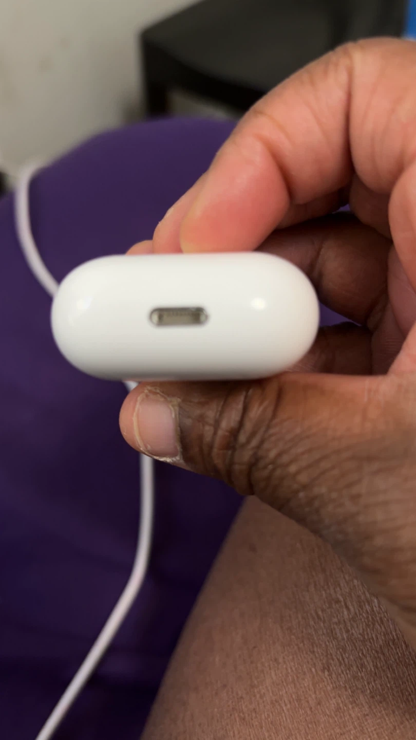 Apple AirPods Charging Case - photo 3