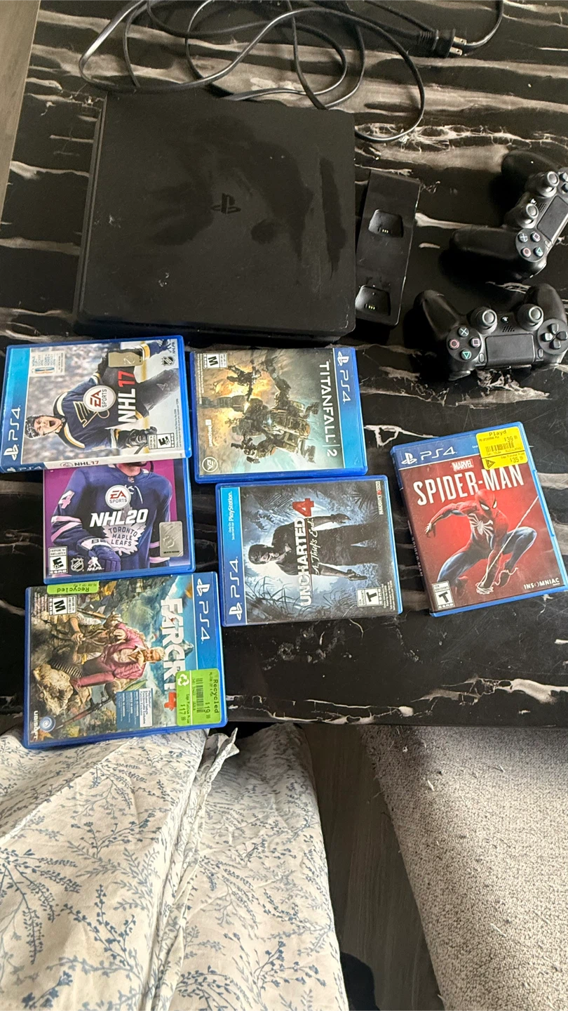 PlayStation 4 Console with 2 Controllers and Games - photo 2