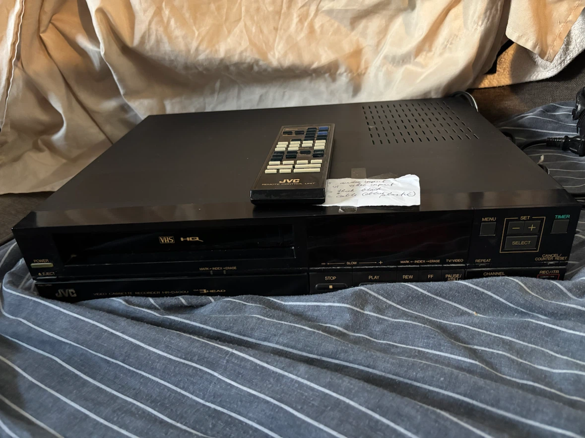 JVC HR-D400U VHS Hi-Fi Stereo VCR