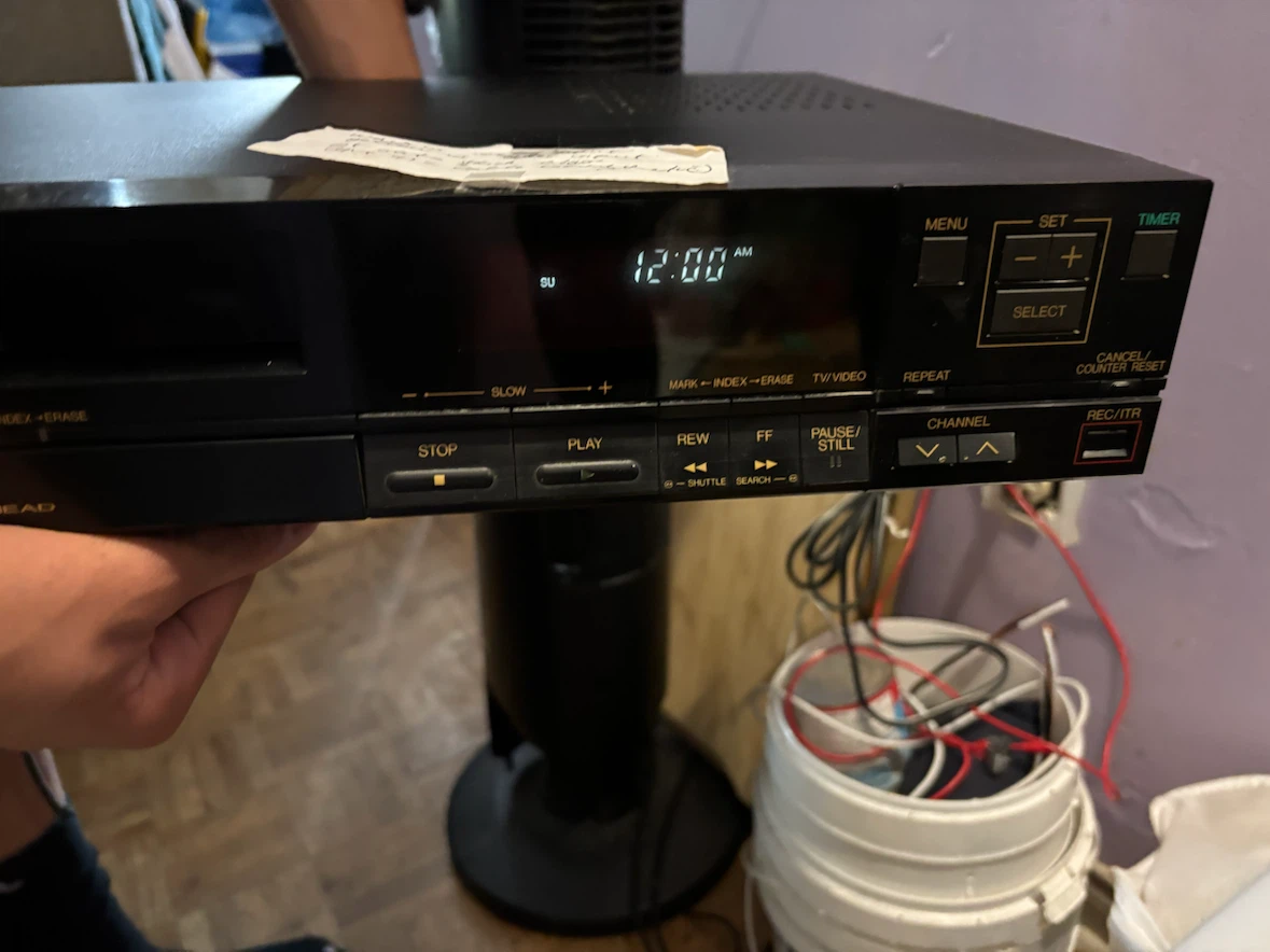 JVC HR-D400U VHS Hi-Fi Stereo VCR - photo 3