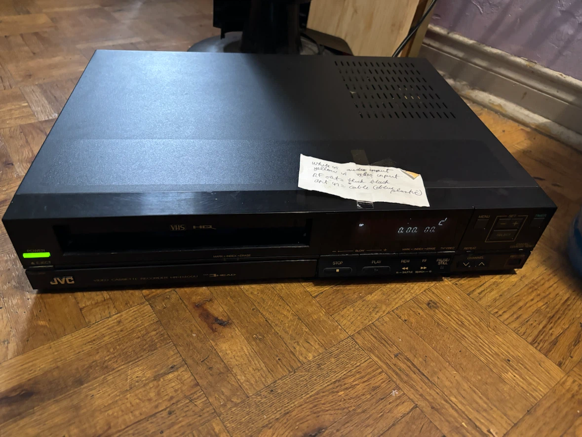JVC HR-D400U VHS Hi-Fi Stereo VCR - photo 4