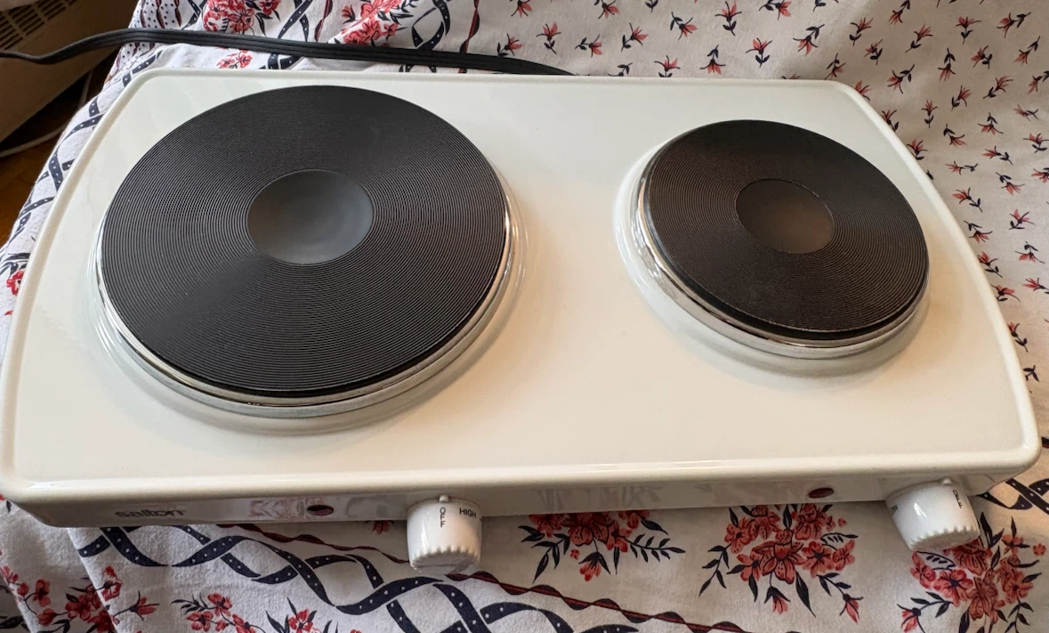 Salton White Portable Two-Burner Hot Plate