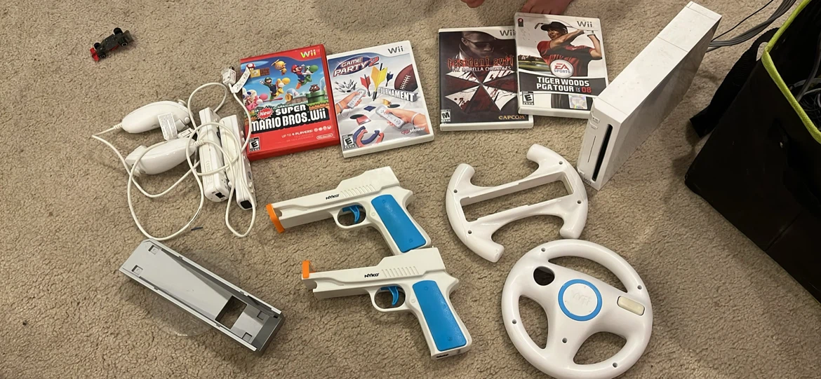 Nintendo Wii Console Bundle with Games and Accessories - photo 2