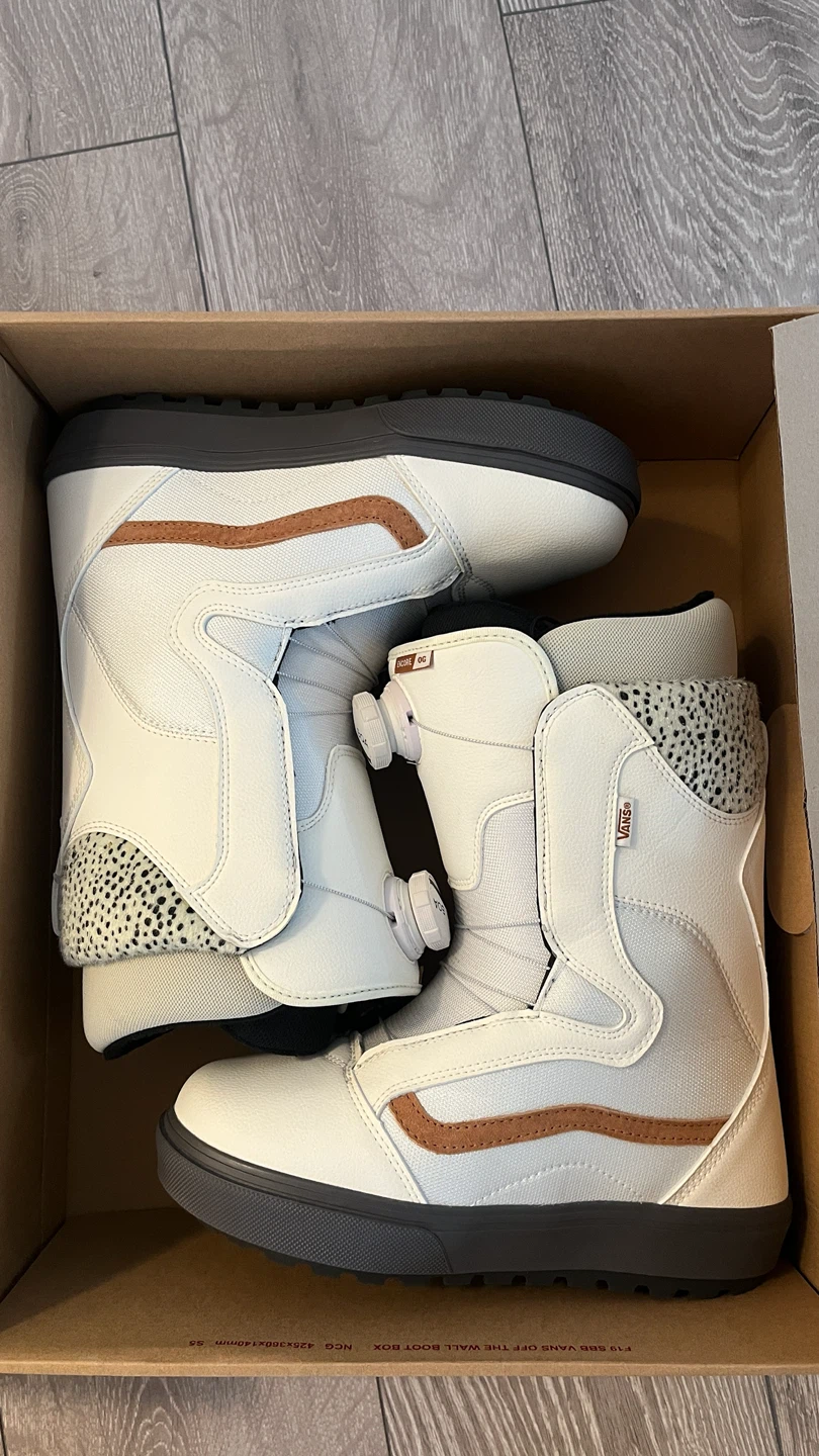 BRAND NEW Vans Encore OG Snowboard Boots - Size 9W