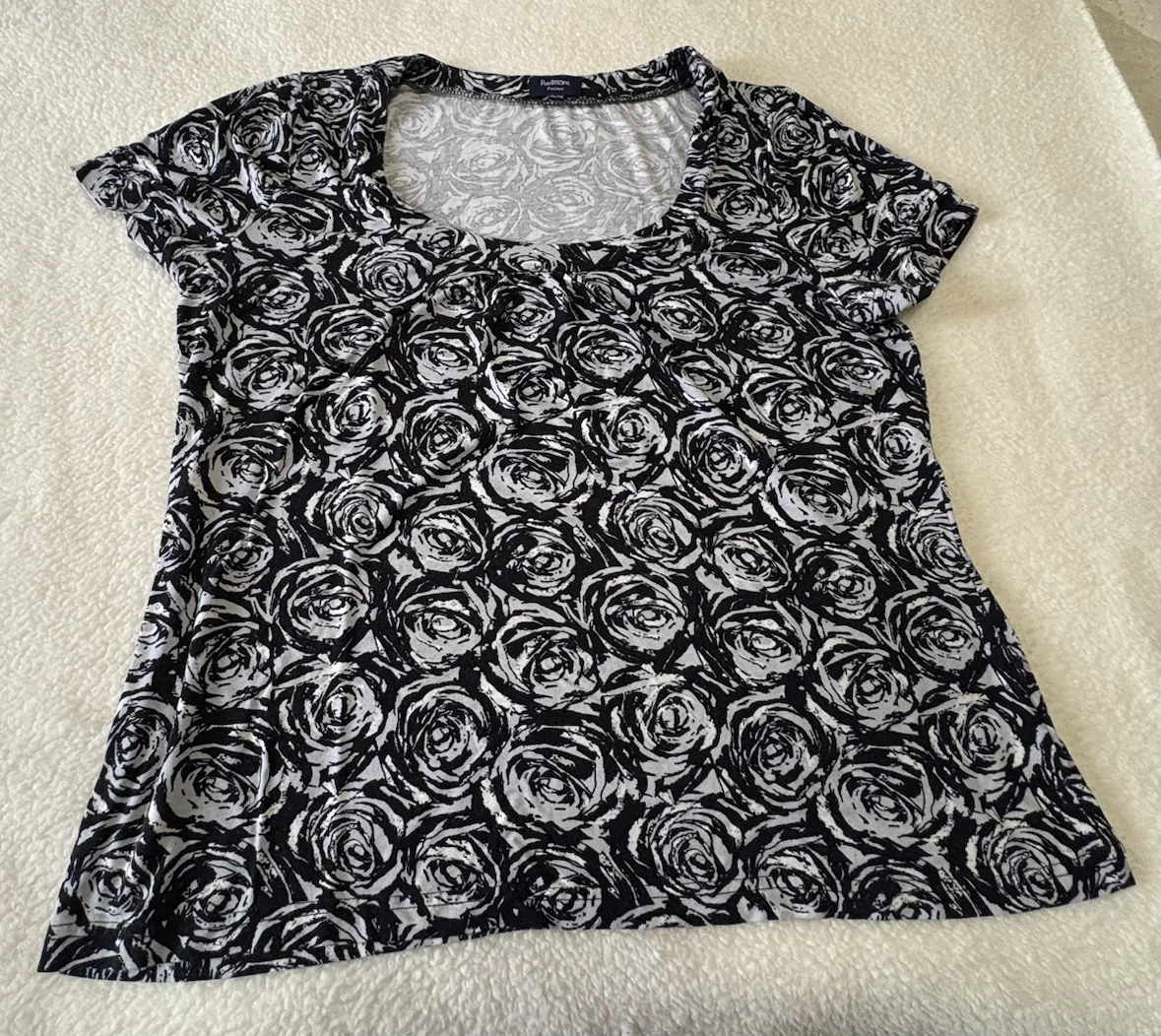Reitmans Petites black & white floral print t-shirt