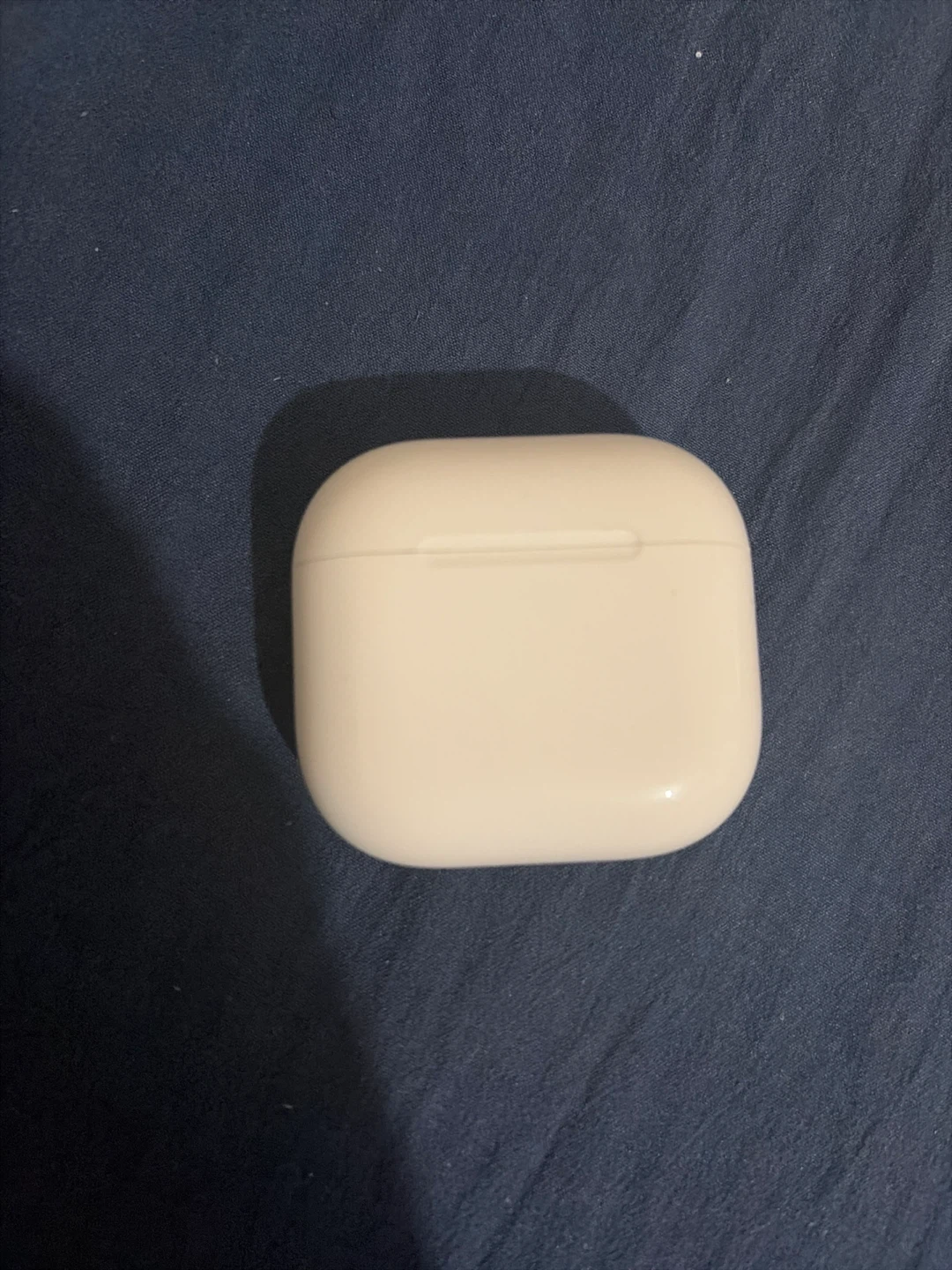 Apple AirPods 4 with active noice cancellation