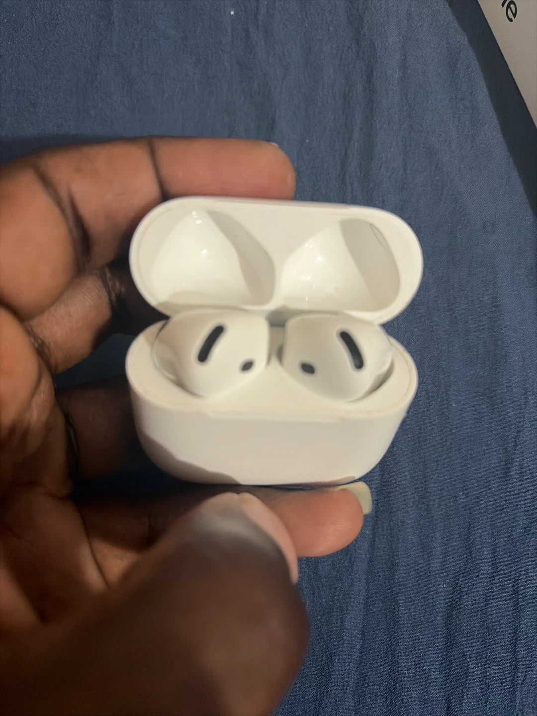 Apple AirPods 4 with active noice cancellation - photo 2