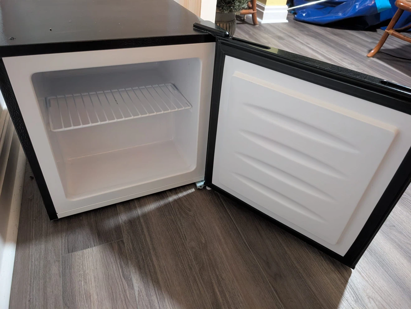 Black Mini Fridge - photo 2