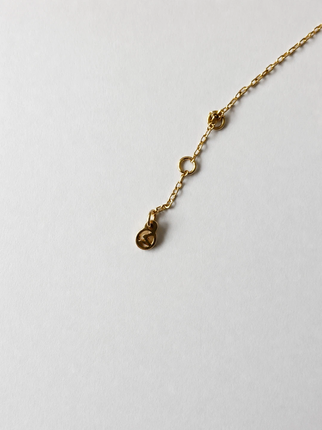 Mejuri Diamond Letter “W” Bracelet – Gold & Natural Diamonds - photo 3