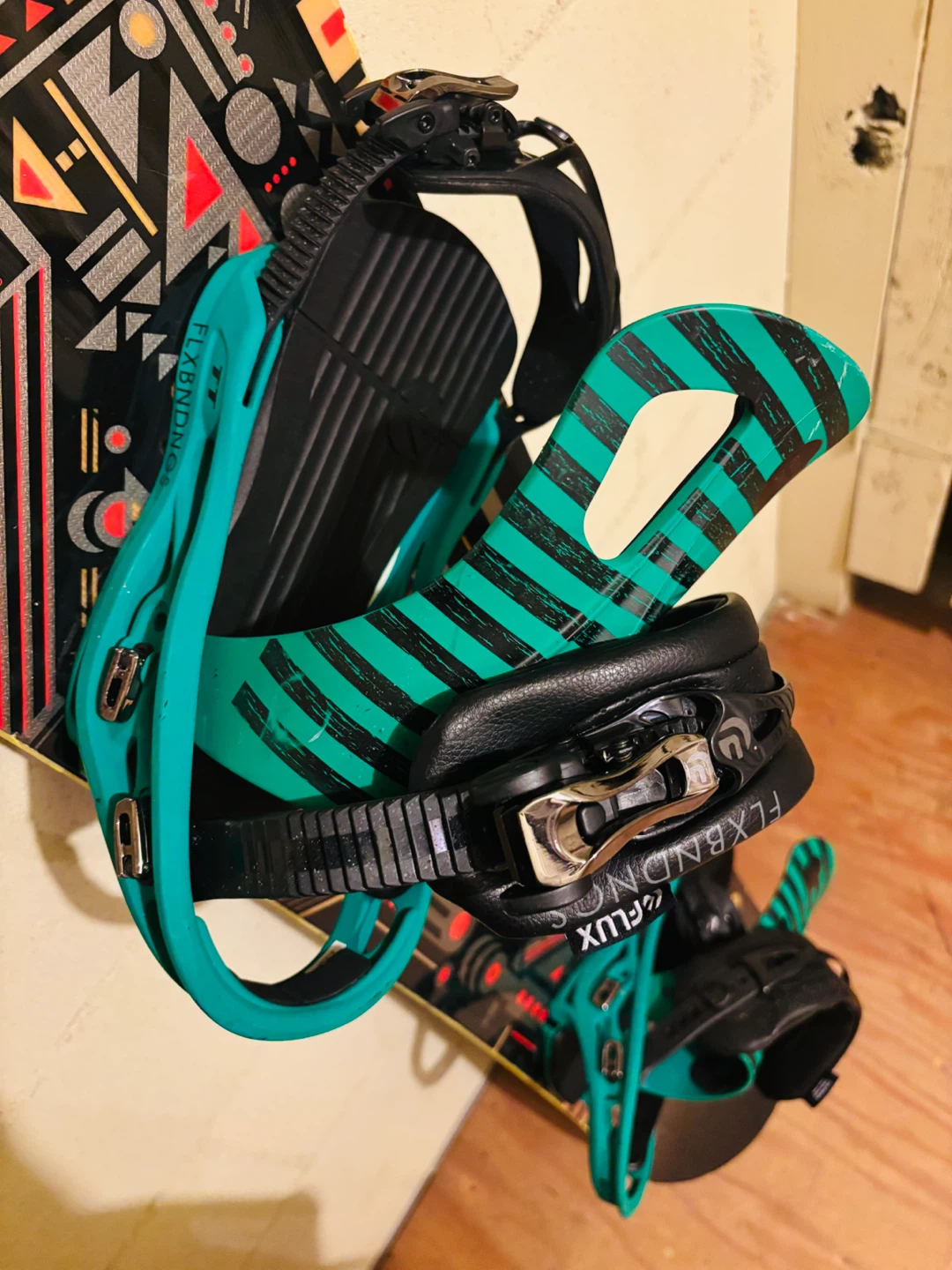 K2 Snowboard with Flux Bindings - photo 2