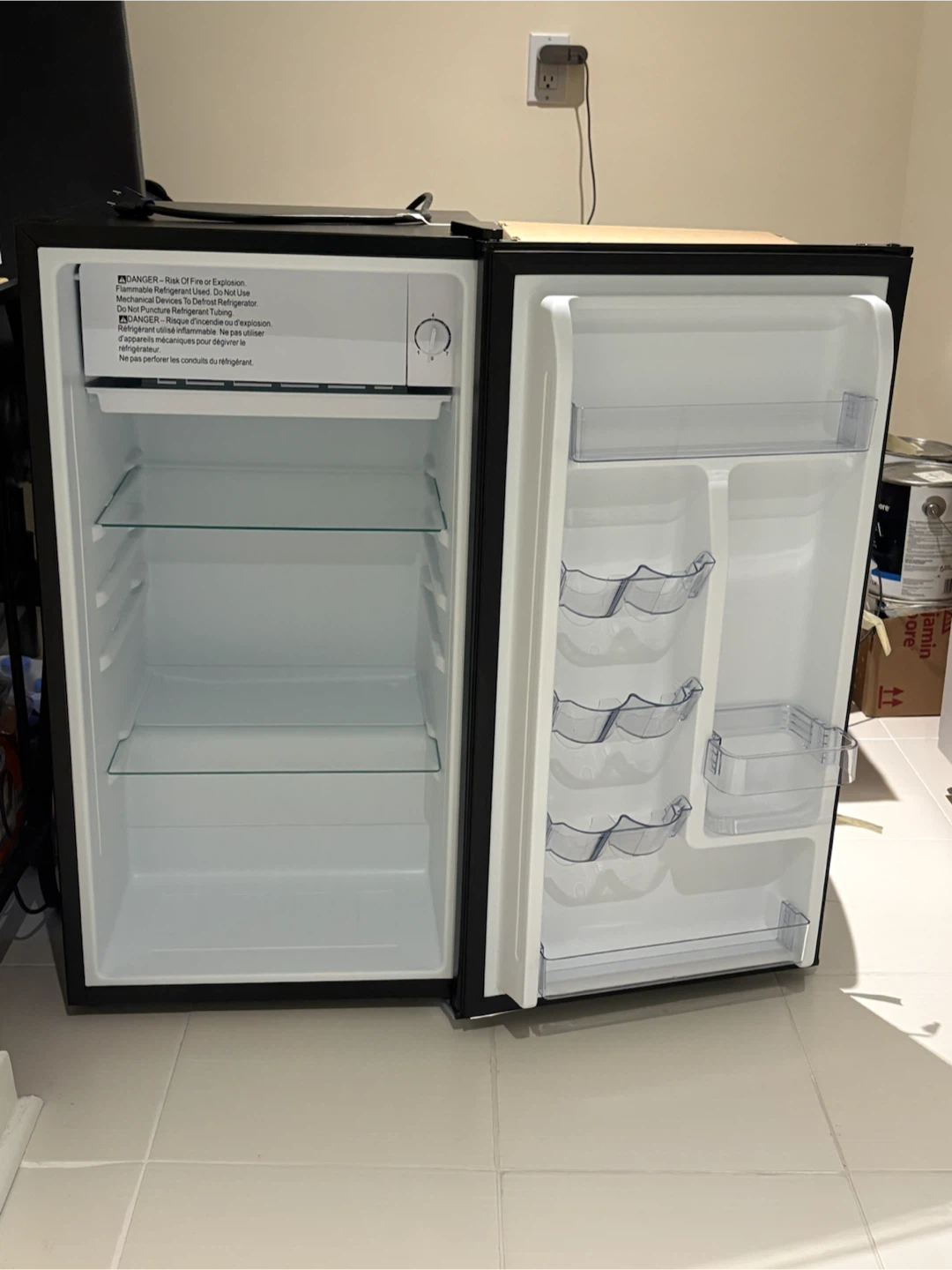 Hamilton Beach Mini Fridge - photo 2