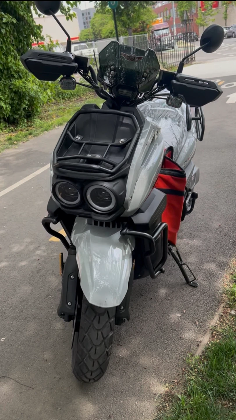 FLYING TANK" 150cc Scooter - White