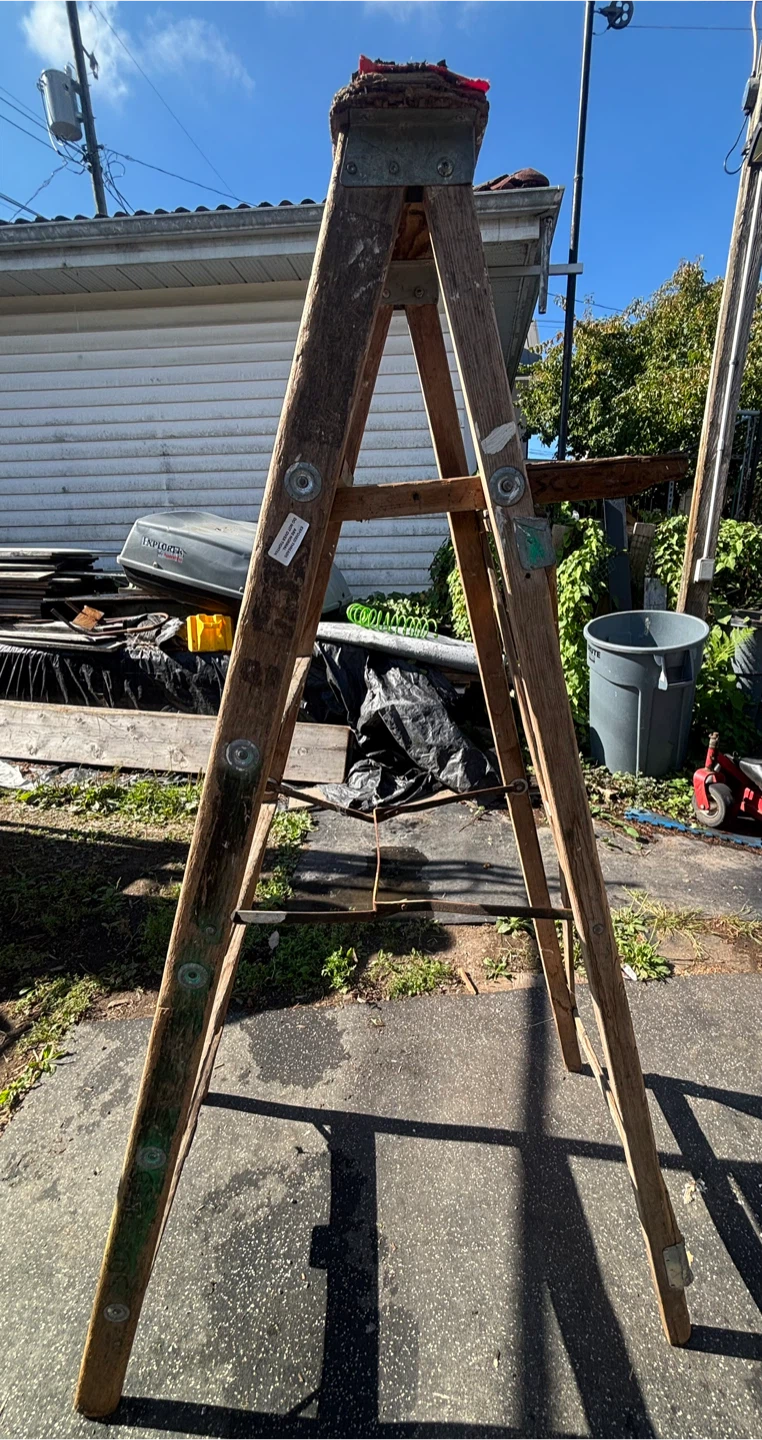 Wooden ladder 6 steps