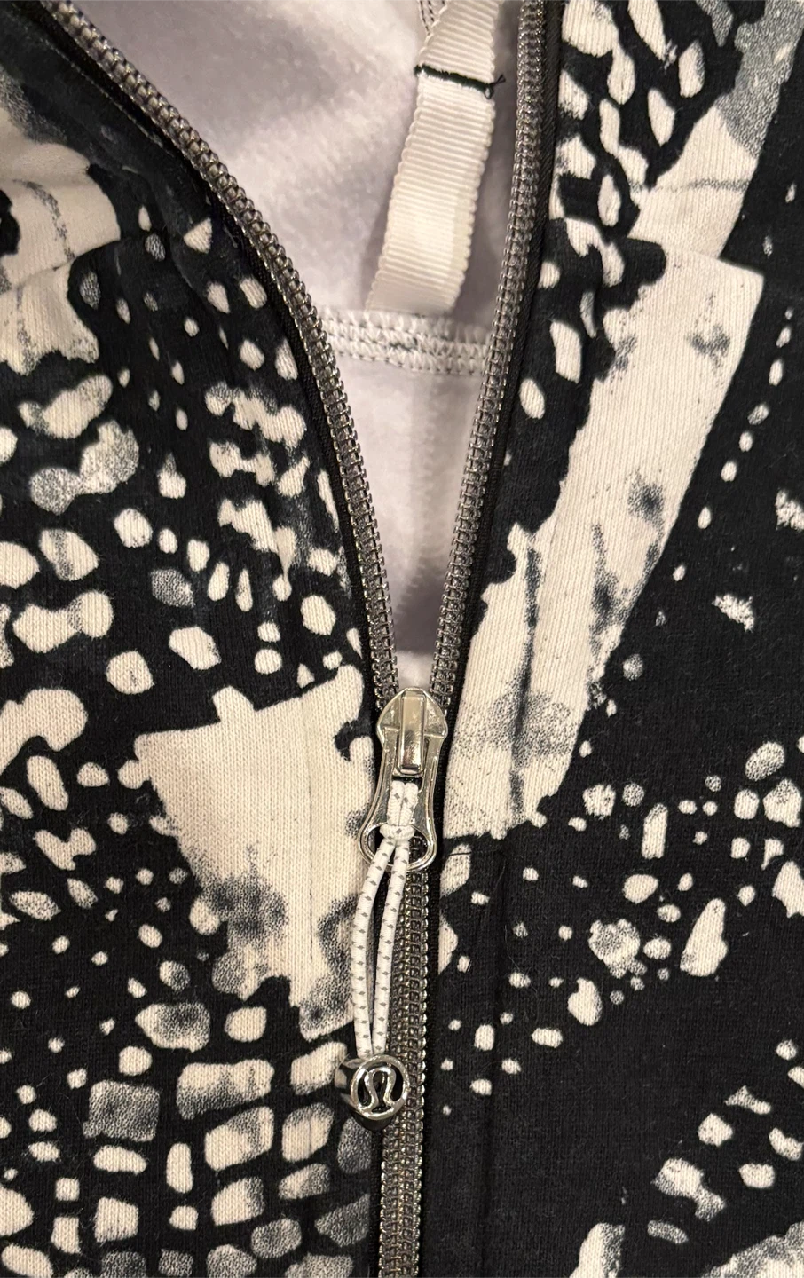 Lululemon Hoodie Jacket Black White Abstract Print Size 6 - photo 2