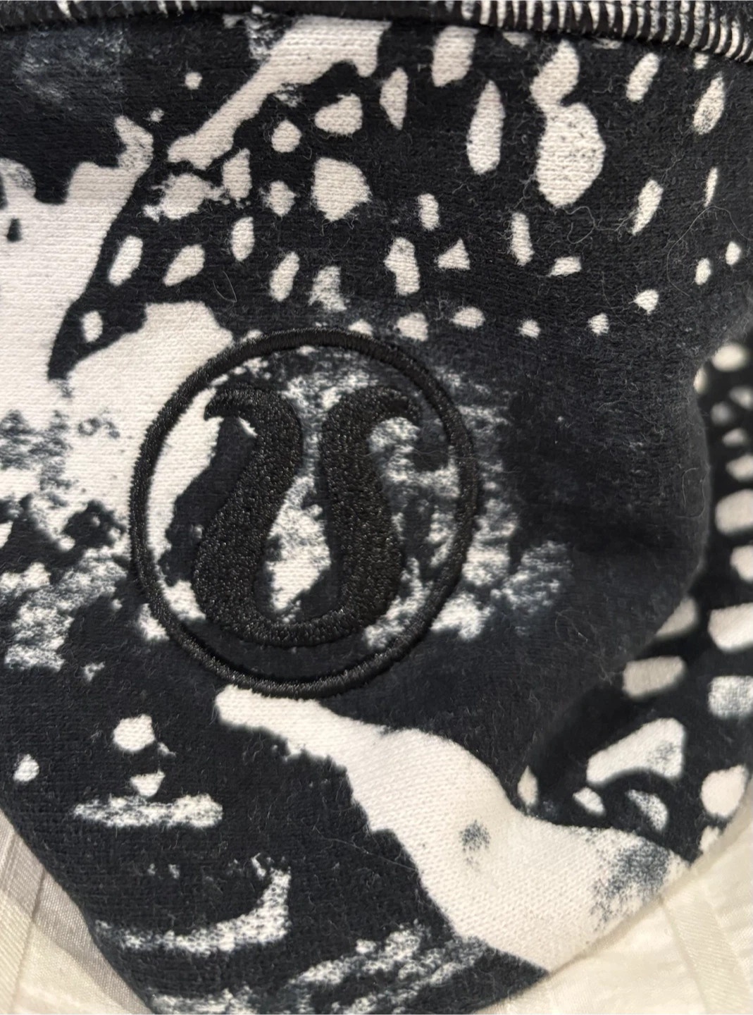 Lululemon Hoodie Jacket Black White Abstract Print Size 6 - photo 3