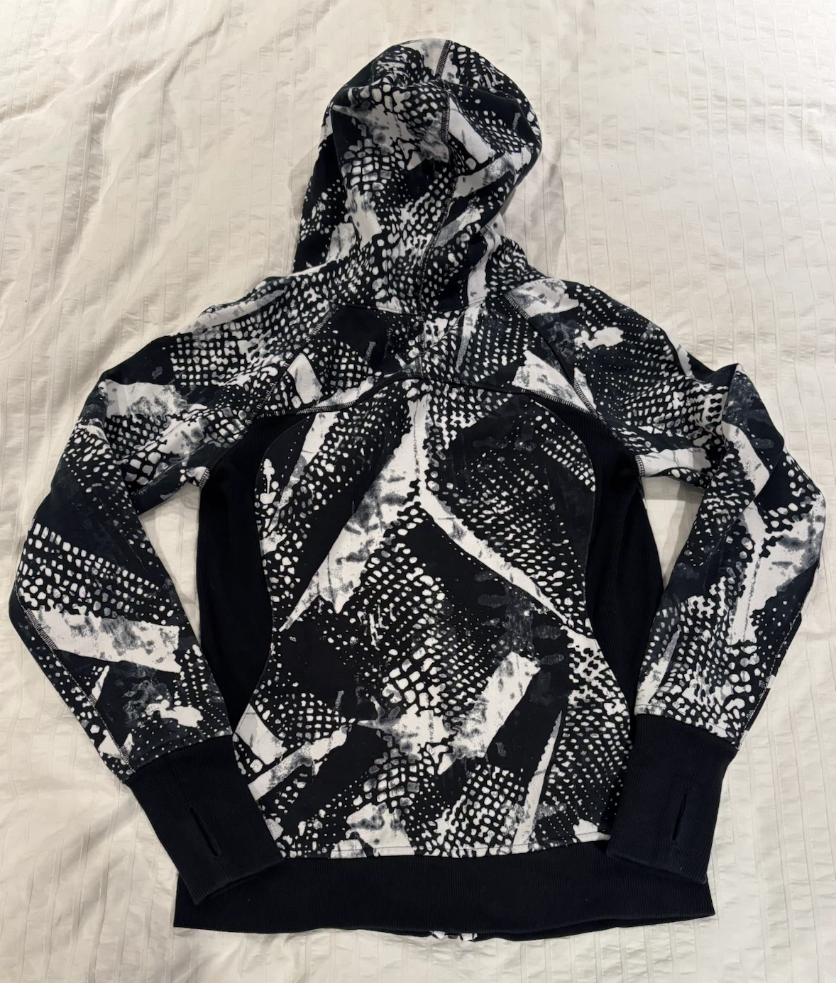 Lululemon Hoodie Jacket Black White Abstract Print Size 6 - photo 4