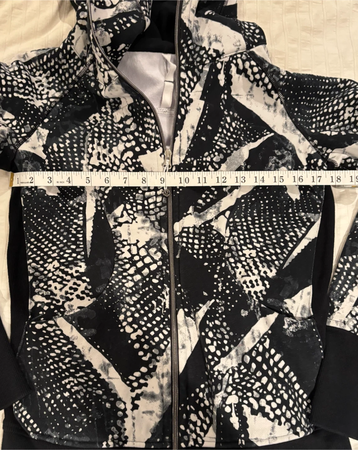 Lululemon Hoodie Jacket Black White Abstract Print Size 6 - photo 5