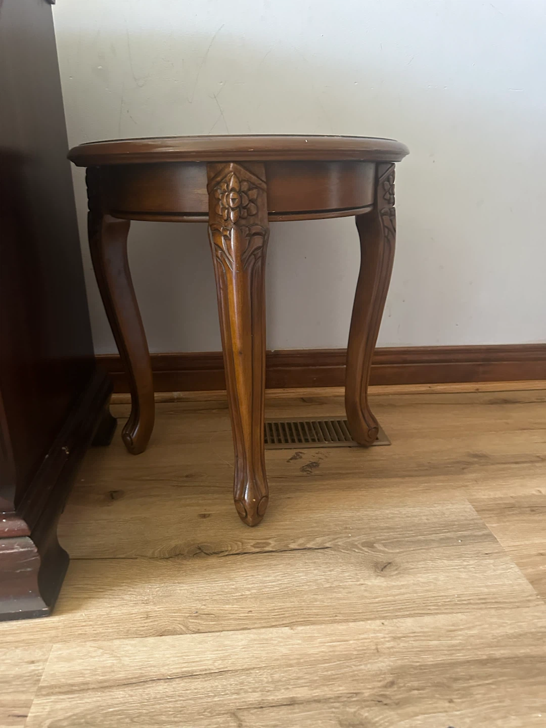 Round wooden accent table - photo 2