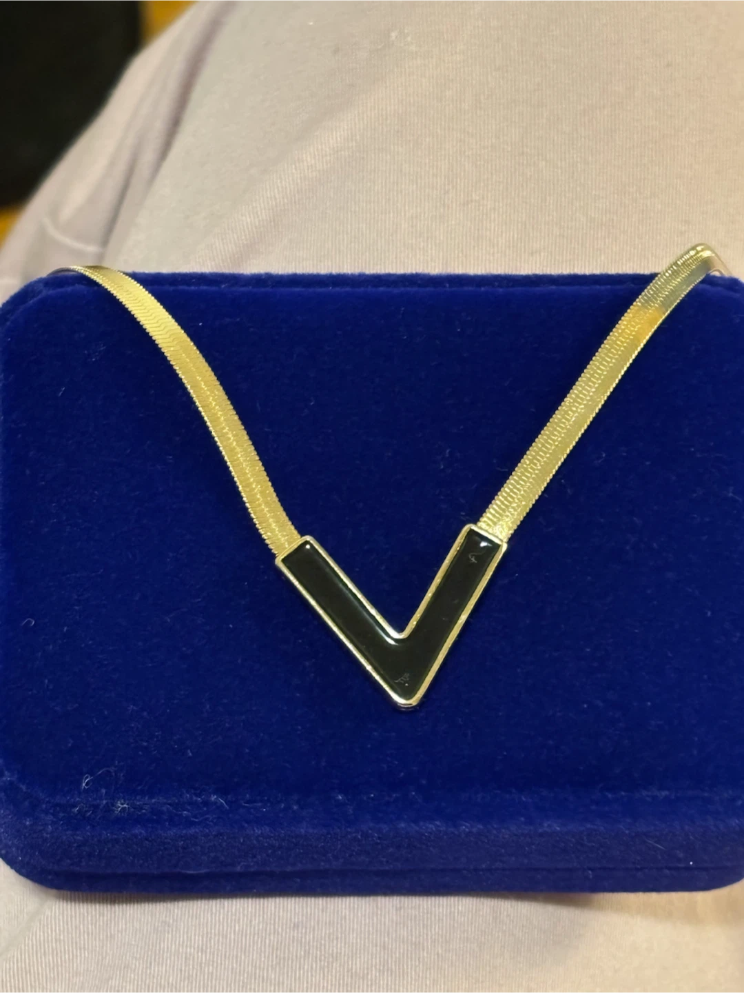 18K Gold V-Shape Necklace - photo 2