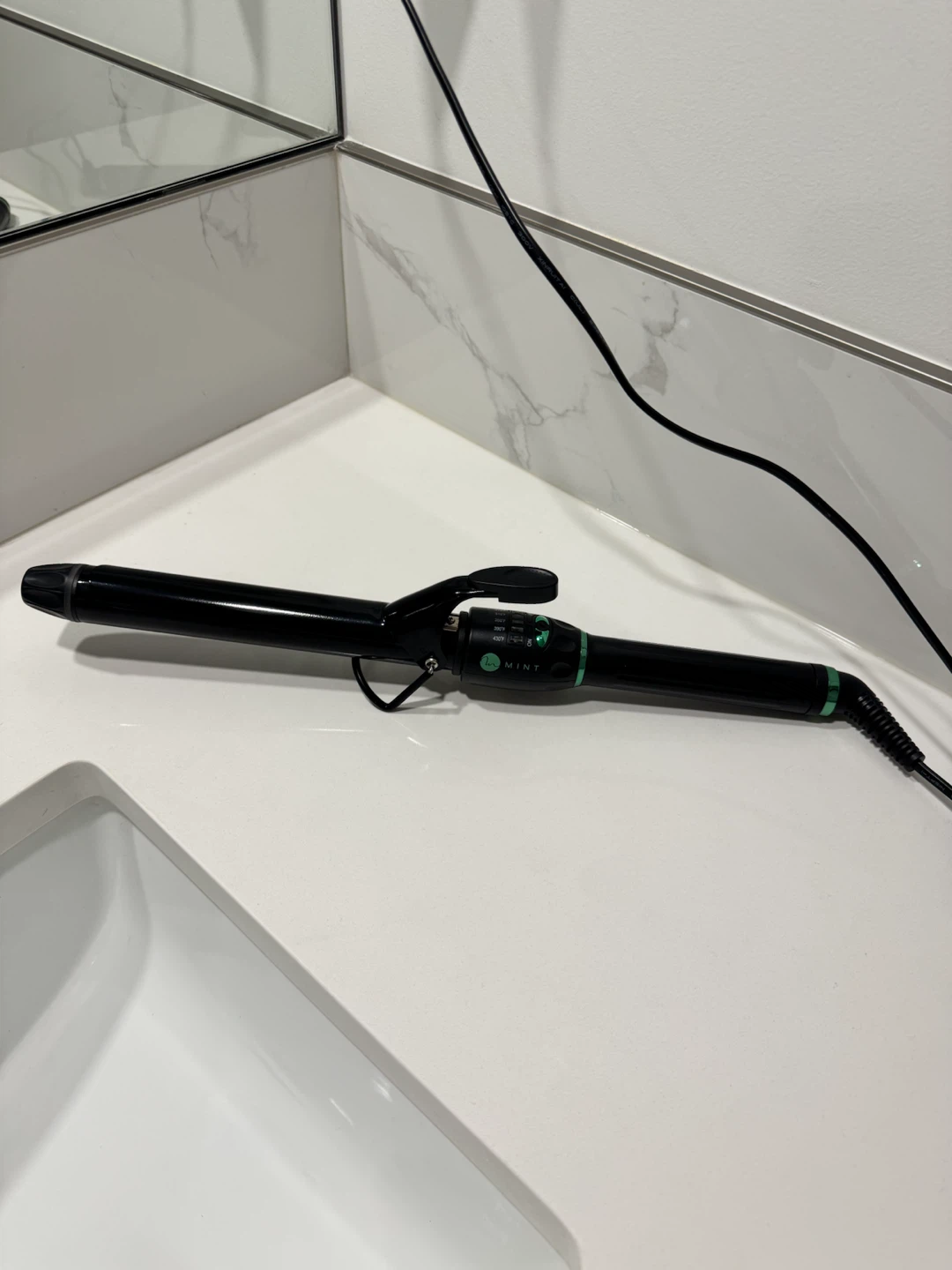 Mint 1.25in Long Curling Iron plus Excellent Condition Freebie - photo 4