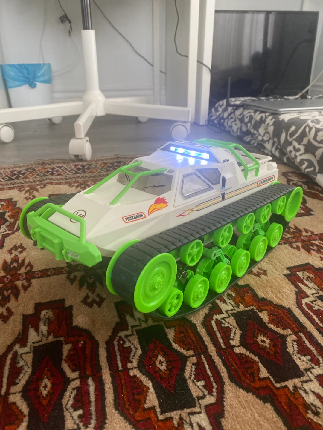 LiteHawk TrakHawk Remote Control Tank - White/Green - photo 3