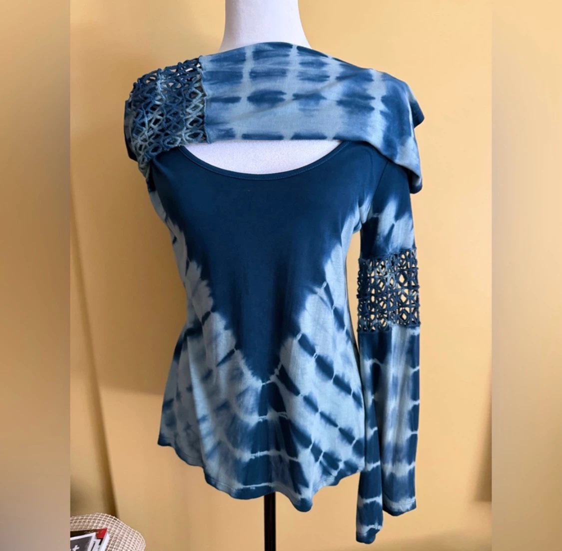 Unique Jessica Simpson tie dye bell sleeve top - photo 2