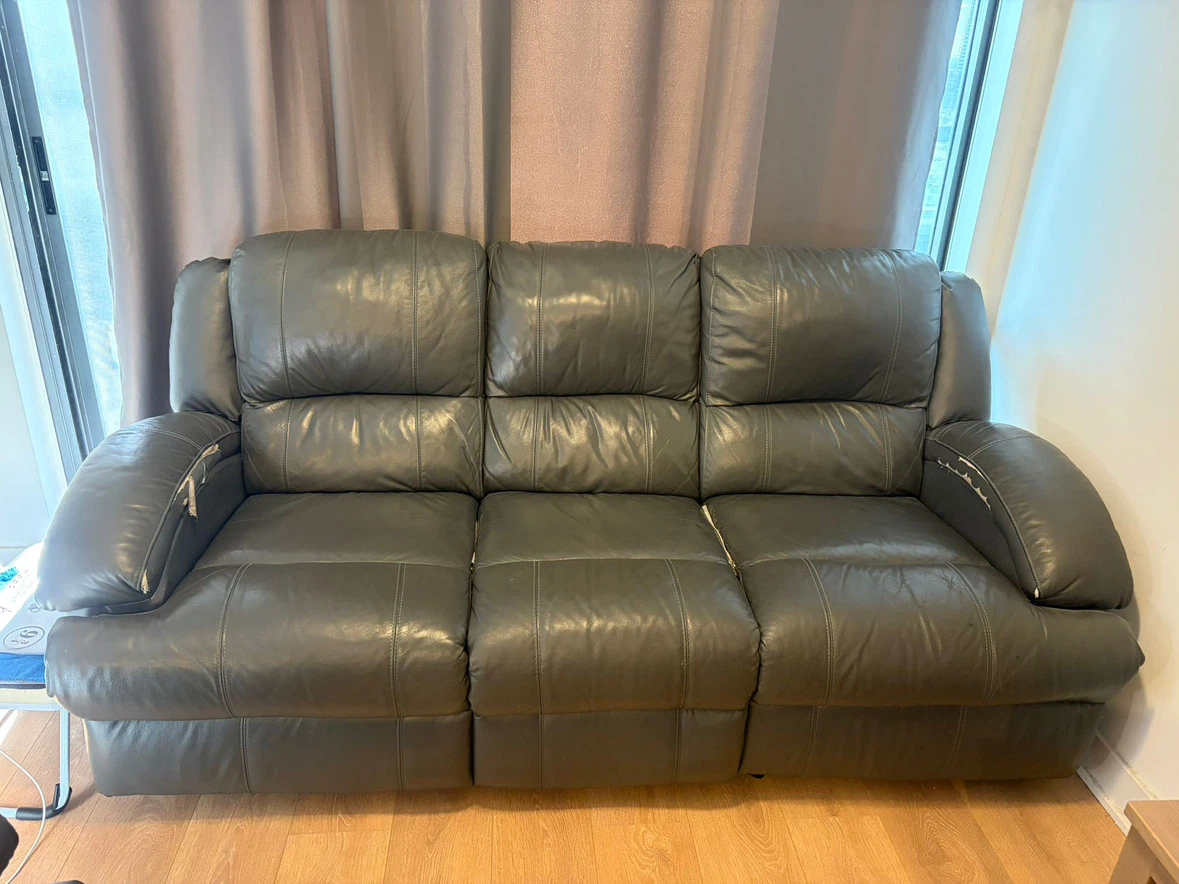 Comfortable 5-seat Leather Reclining Sofa Set – Works Perfectly!