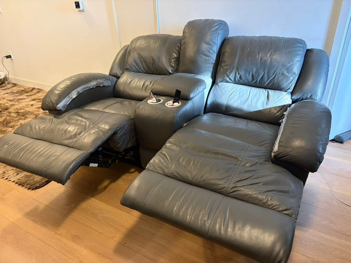 Comfortable 5-seat Leather Reclining Sofa Set – Works Perfectly! - photo 4