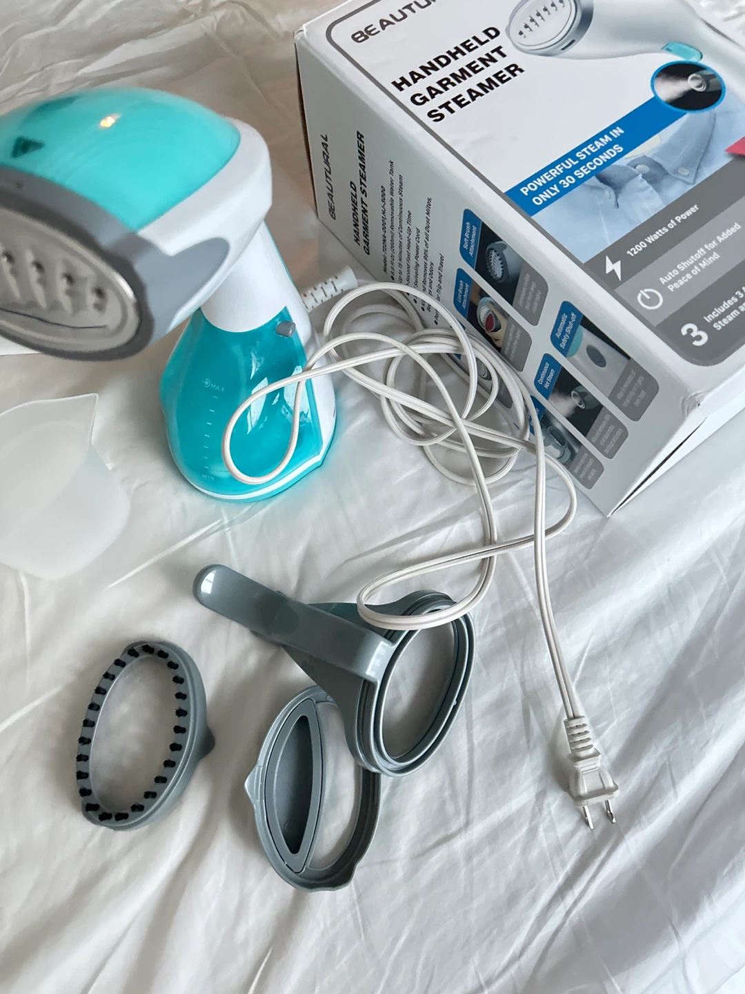 BEAUTURAL Handheld Garment Steamer lid stuck inside - photo 2
