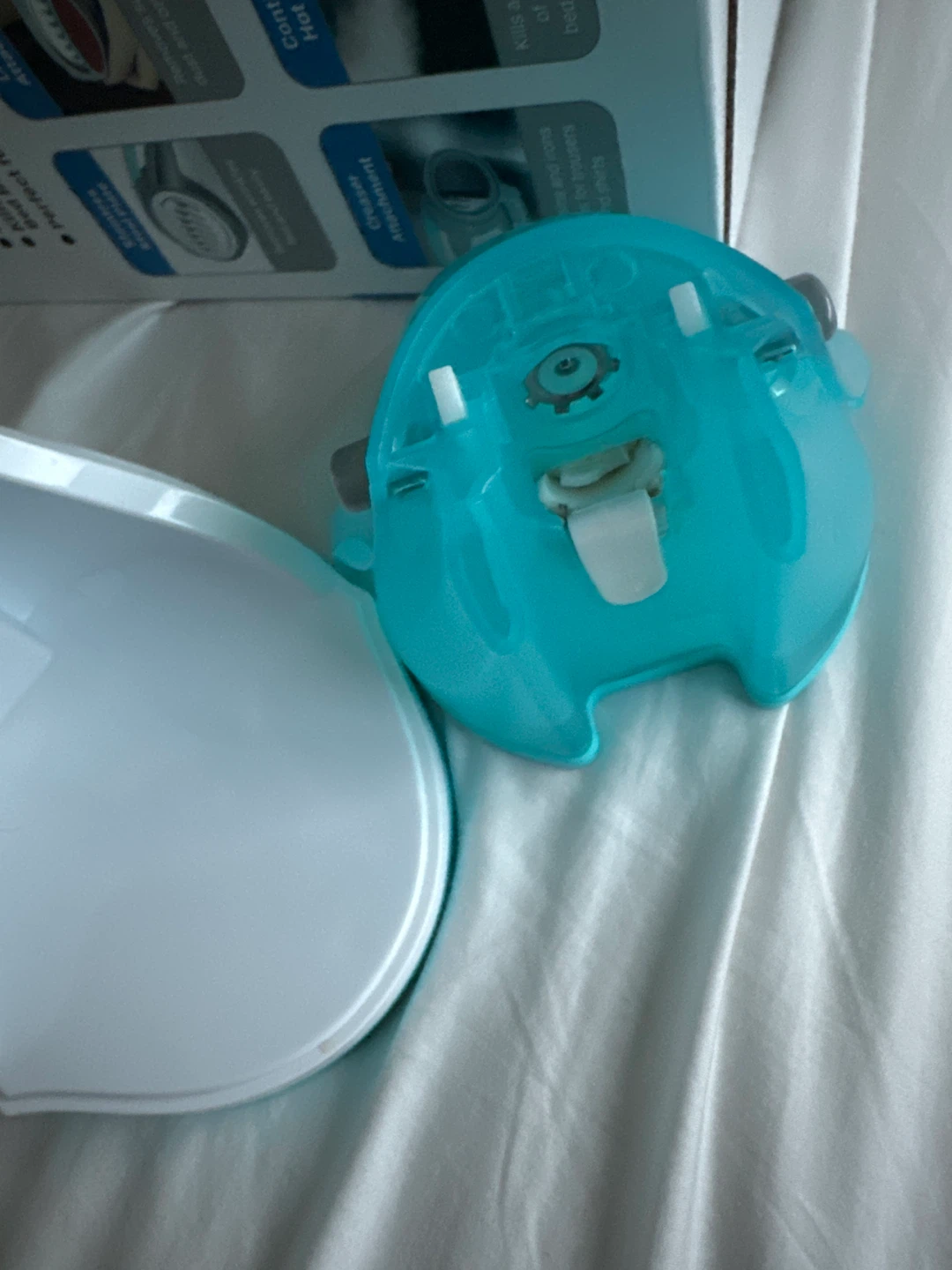 BEAUTURAL Handheld Garment Steamer lid stuck inside - photo 4