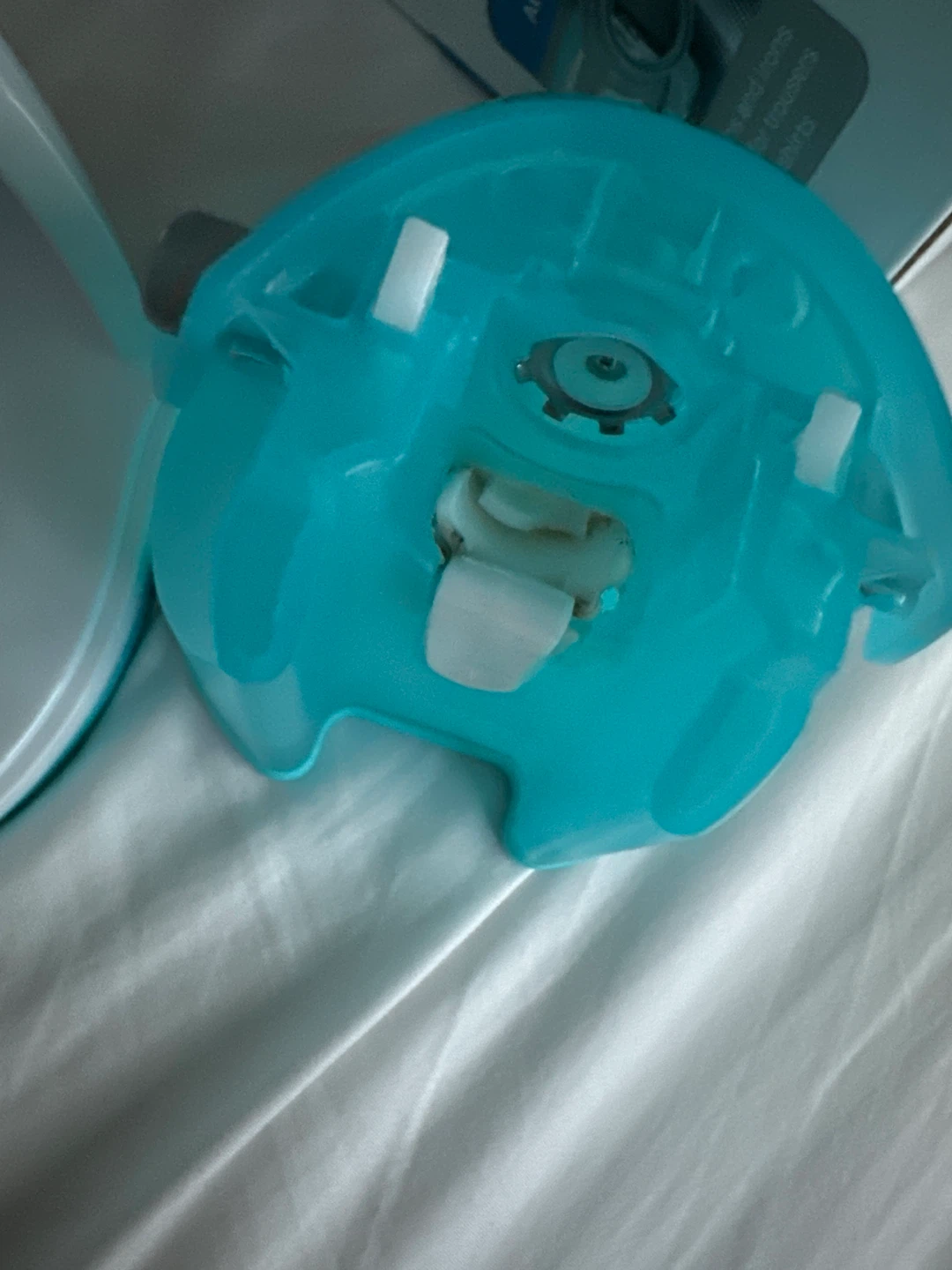 BEAUTURAL Handheld Garment Steamer lid stuck inside - photo 5