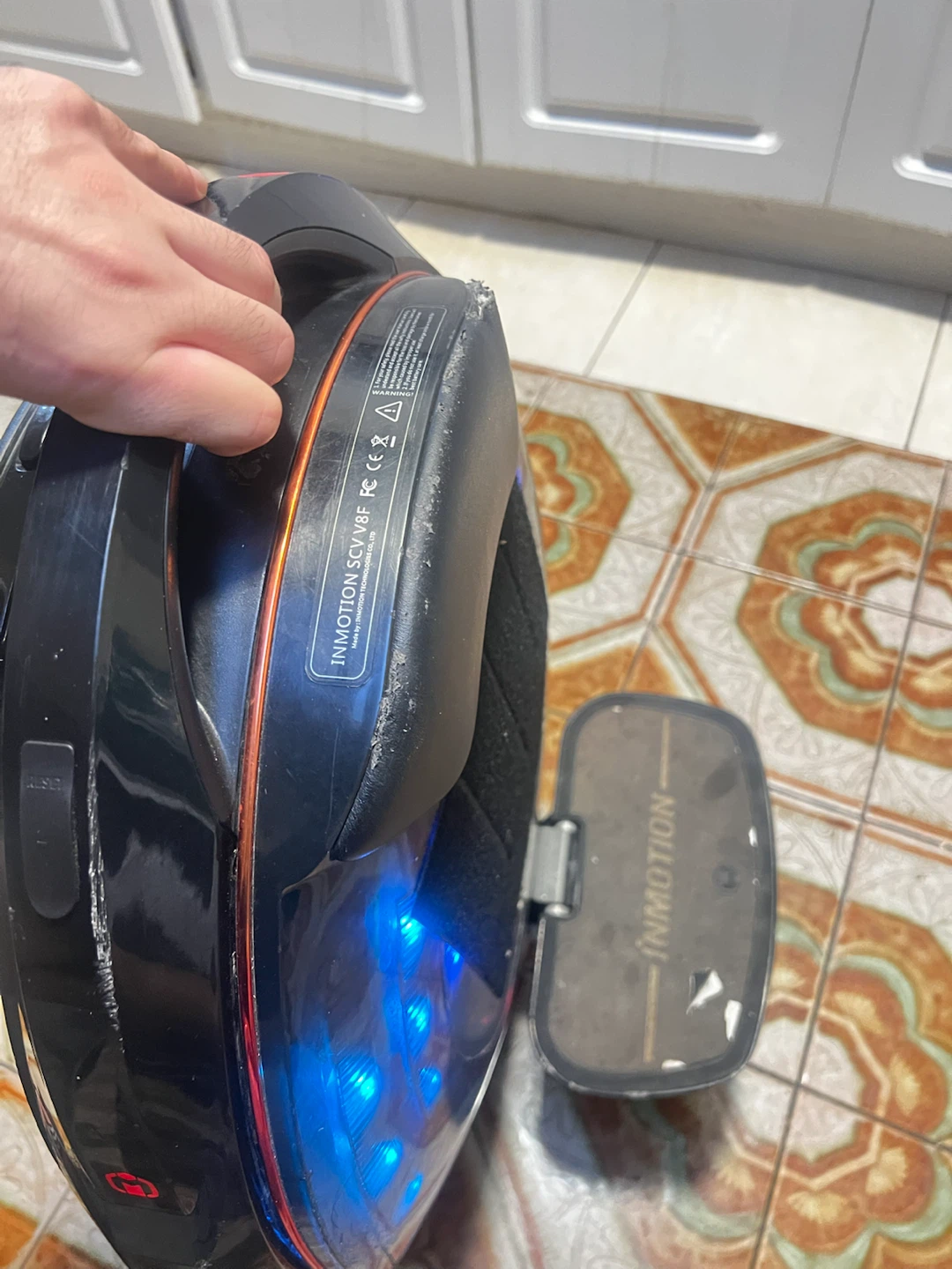 Inmotion SCV V8F Electric Unicycle - photo 2