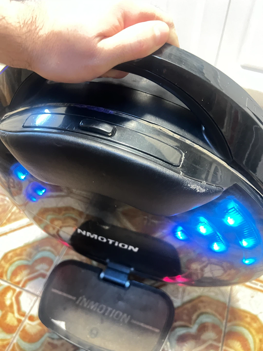 Inmotion SCV V8F Electric Unicycle - photo 3