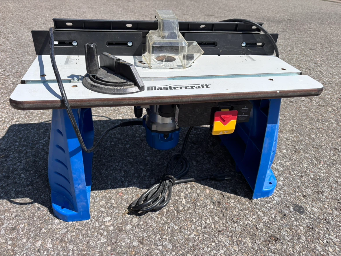 Router and router table