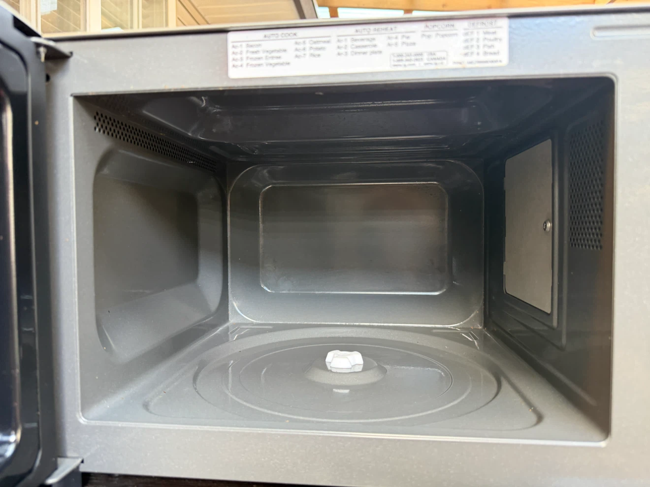LG Microwave Oven - photo 3