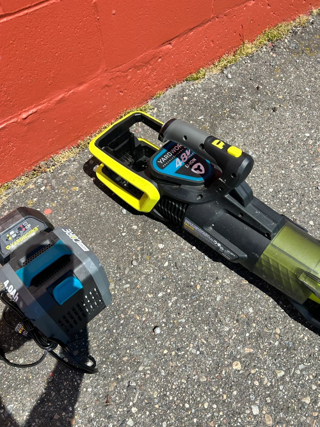 Yardworks 48V Cordless Leaf Blower with 4.0Ah Battery - photo 2