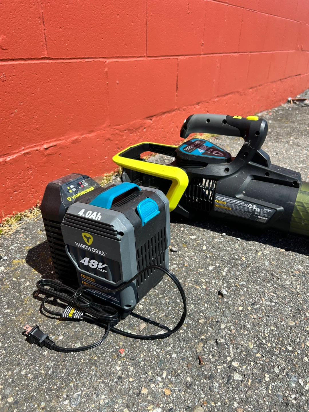 Yardworks 48V Cordless Leaf Blower with 4.0Ah Battery - photo 3