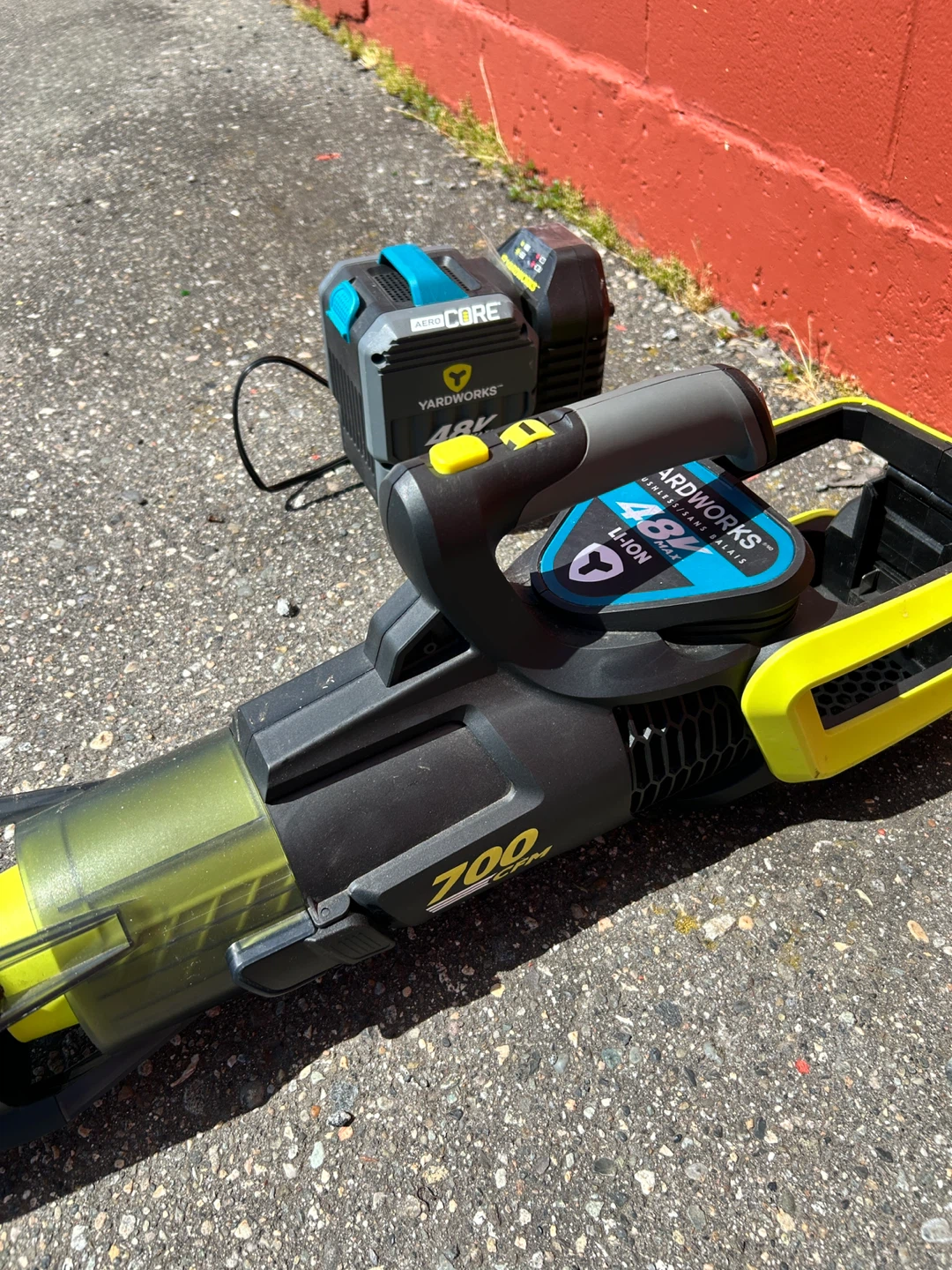 Yardworks 48V Cordless Leaf Blower with 4.0Ah Battery - photo 4