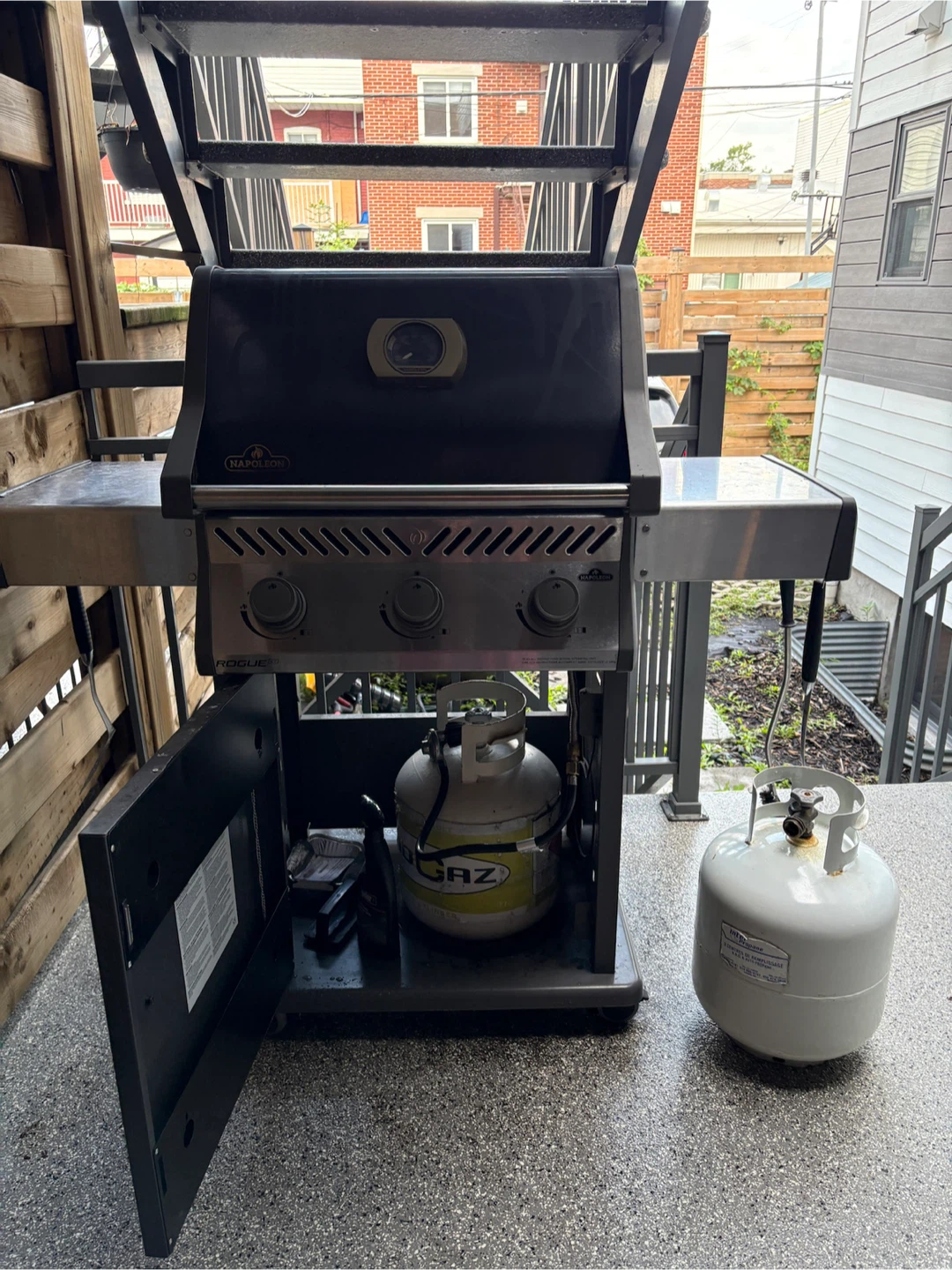 Napoleon Rogue 3 Burner BBQ with Propane Tank - photo 5