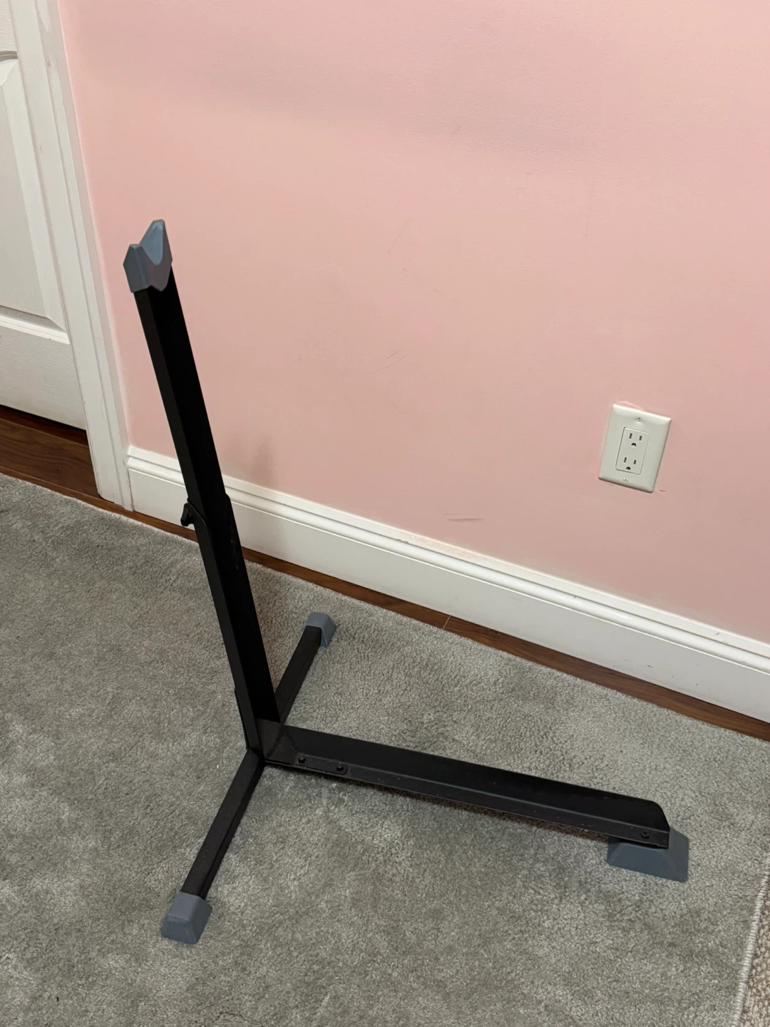 Black Metal Easel Stand