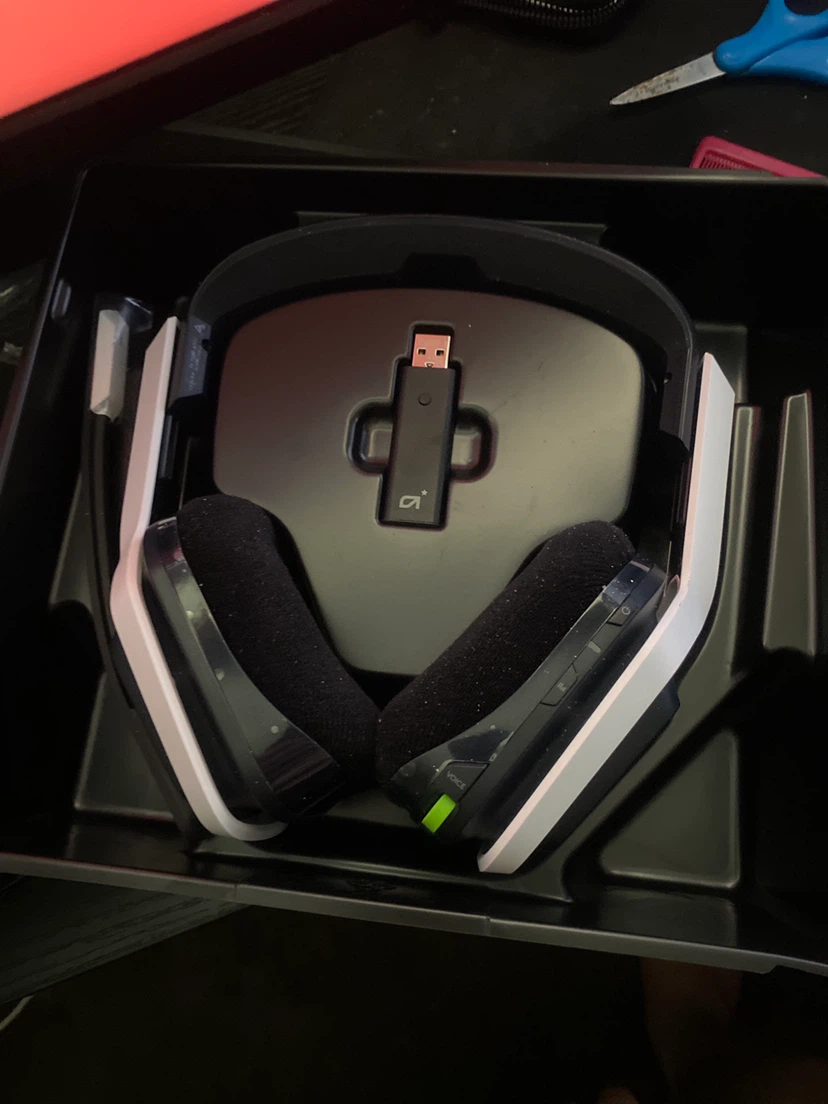 Logitech Astro A20 Wireless Gaming Headset for Xbox/PC - photo 2